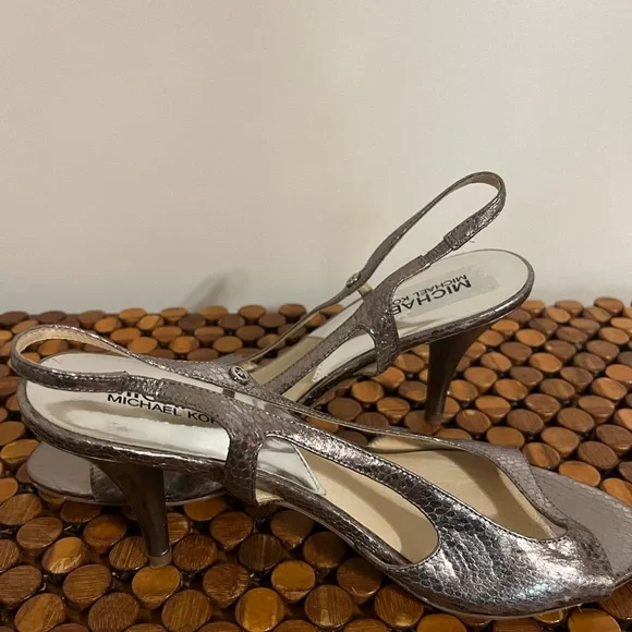 Michael Kors Women’s Silver platform‎ imitation snakeskin - Picture 2 of 4